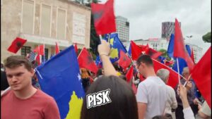Sulmi ndaj shqiptareve ne Veri te Kosoves/ Rreqethese, qytetaret kerkojne Adem Jasharin