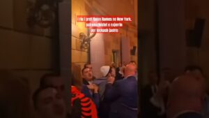 I riu i pret fjalen Rames ne New York, patronazhistet e nxjerrin per leckash jashte
