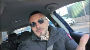 Shqiptarët presin të dëshpëruar dhe stresuar në trafik Vitin e Ri