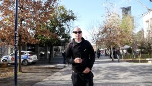 Legjenda me hallet e popullit / Pensionet në Shqipëri janë skandal! Me rrogën 1.5 milion sot marr…