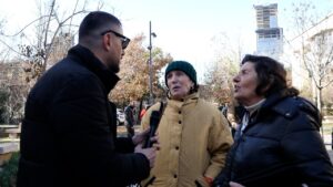 “Meshkujt janë pasiv”, përplasje mendimesh mes shoqesh: Burrat e kanë për terezi, mirë që kanë gratë