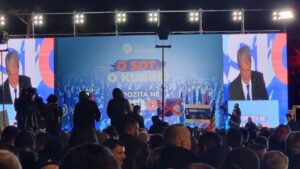 LIVE / Protesta e Opozites te Kryeministria, fjala e Sali Berishes